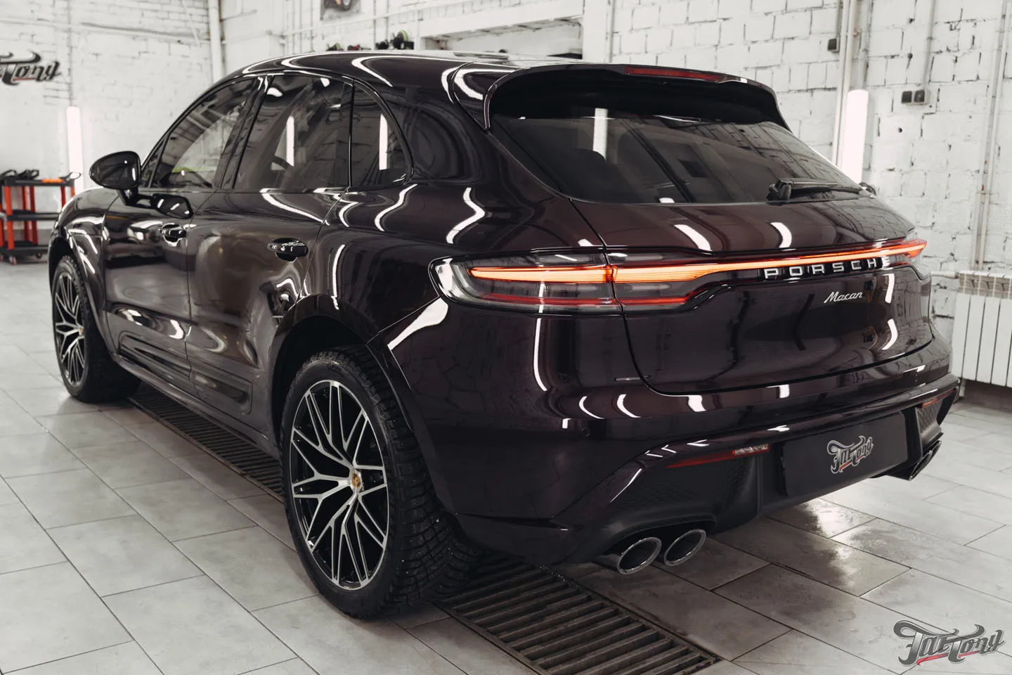 Полировка кузова и покрытие керамикой, уборка салона Porsche Macan